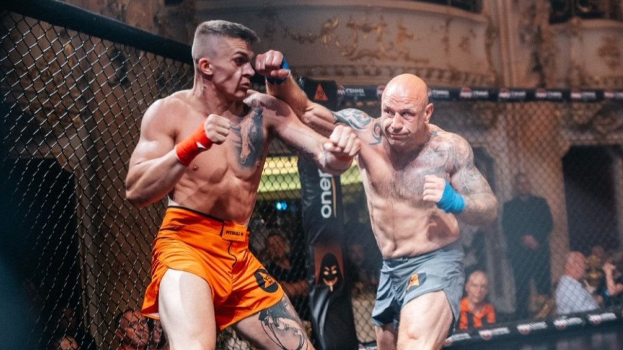 Boj bez rukavic. Za 15 sekund 20 ran, poslední poslala na kolena